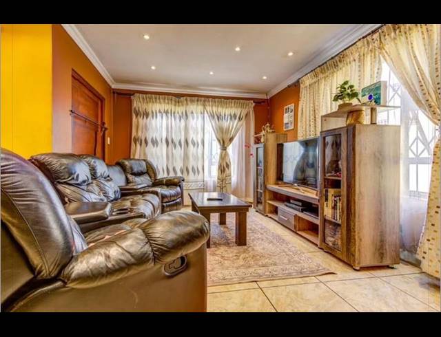 4 BEDROOM HOUSE FOR SALE IN BIRCH ACRES